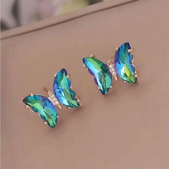 🦋 Betsey Johnson sparkling crystal butterfly earrings 🦋 - Picture 2 of 6